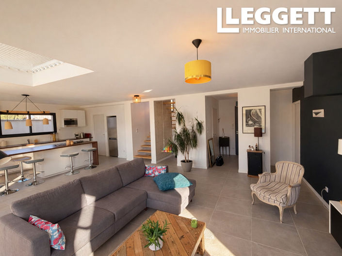 Image No.6-4 Bed House for sale