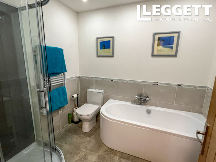 Image No.7-5 Bed House for sale