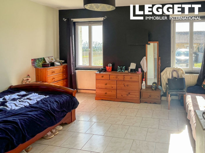 Image No.8-5 Bed House for sale