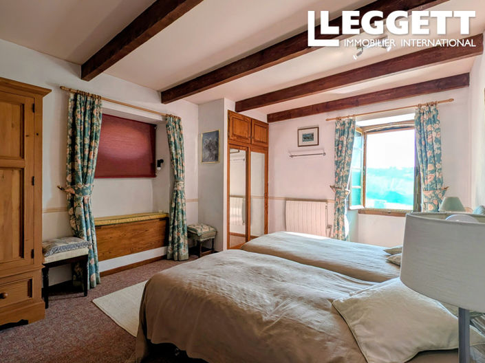 Image No.8-4 Bed House for sale