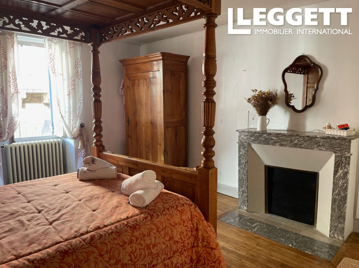 Image No.10-3 Bed House for sale