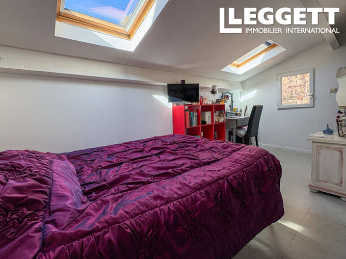 Image No.8-2 Bed House for sale