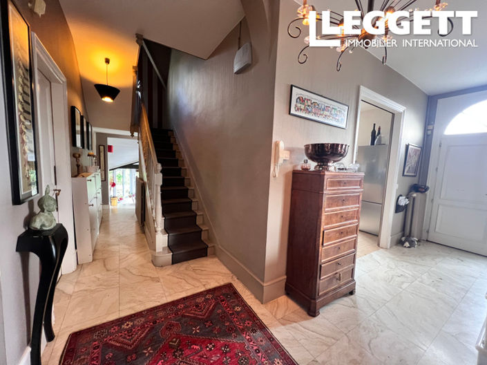 Image No.7-5 Bed House for sale