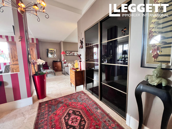 Image No.9-5 Bed House for sale