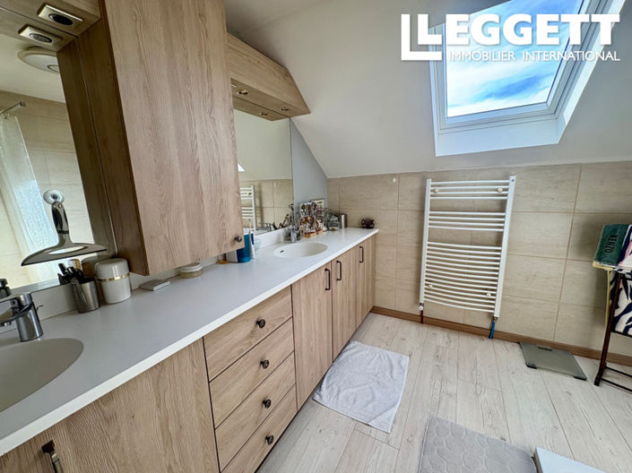 Image No.8-4 Bed House for sale