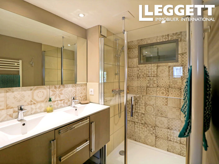 Image No.8-4 Bed House for sale