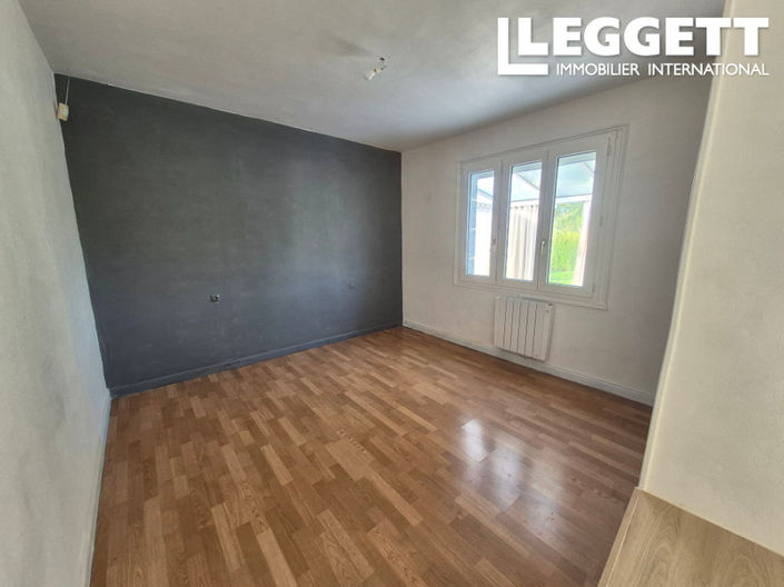 Image No.8-5 Bed House for sale