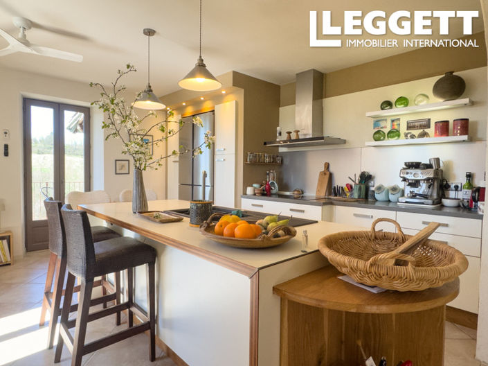 Image No.8-6 Bed House for sale