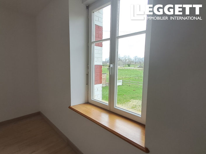 Image No.8-5 Bed House for sale