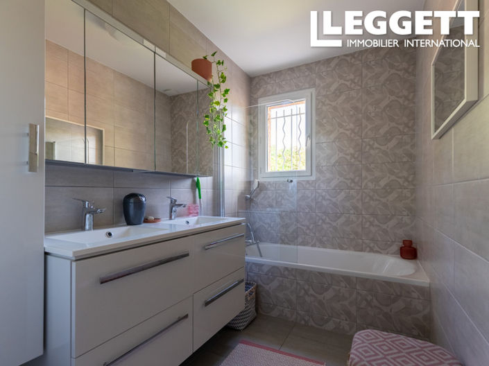 Image No.8-4 Bed House for sale