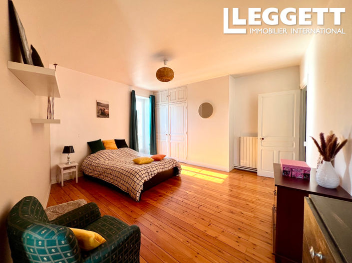 Image No.7-5 Bed House for sale