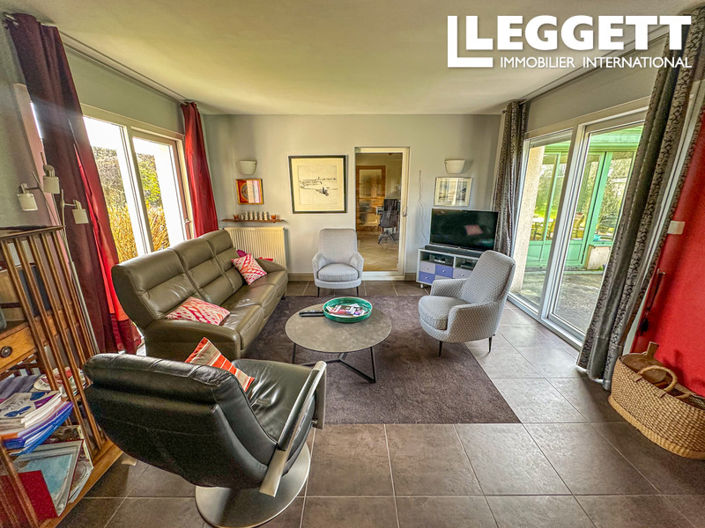 Image No.8-5 Bed House for sale