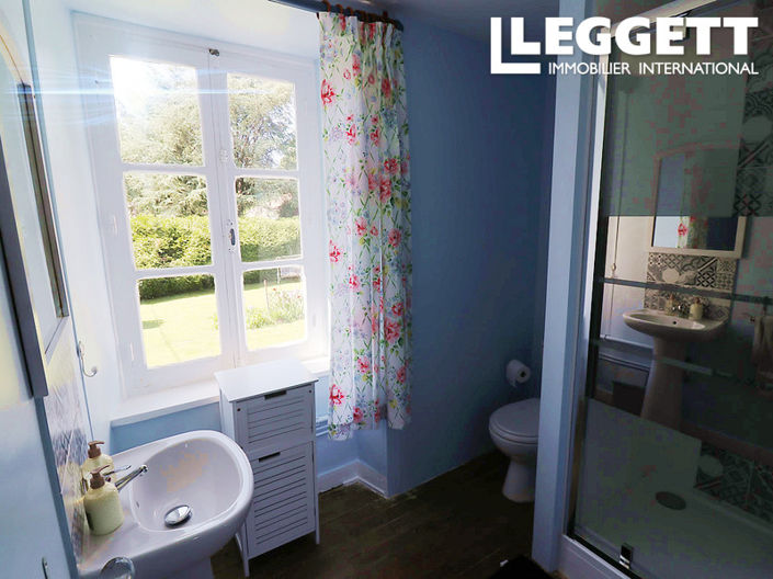 Image No.8-5 Bed House for sale