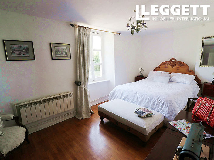 Image No.9-5 Bed House for sale