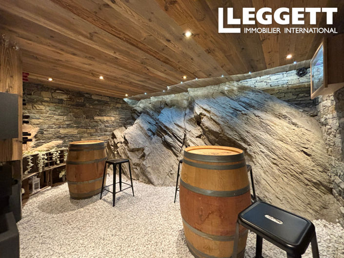 Image No.8-7 Bed House for sale