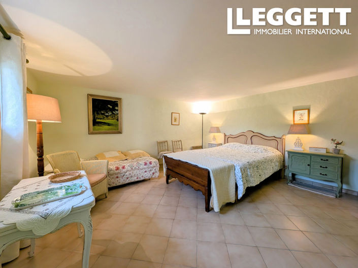 Image No.8-4 Bed House for sale