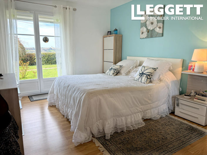 Image No.9-5 Bed House for sale