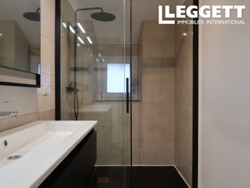 ahr0chm6ly9jzg4uagvzdglhlmltbw8vaw1hz2uvvevom