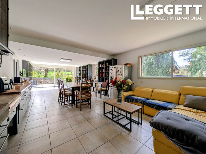 Image No.10-3 Bed House for sale