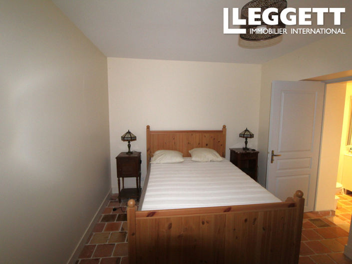 Image No.10-3 Bed House for sale