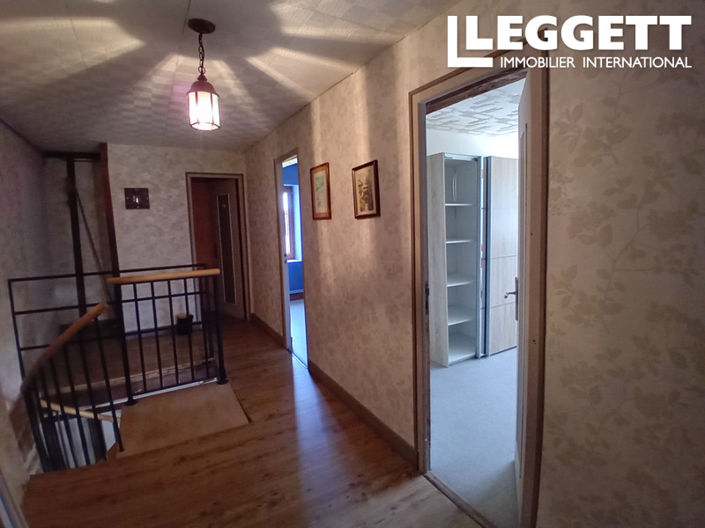 Image No.8-8 Bed House for sale