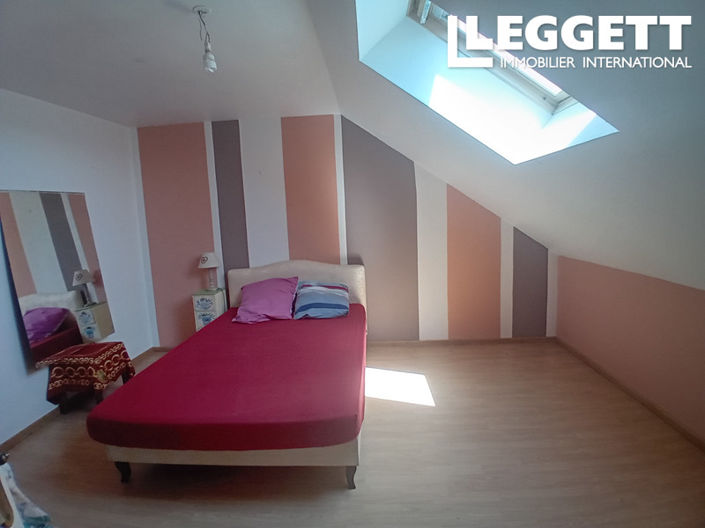 Image No.9-8 Bed House for sale