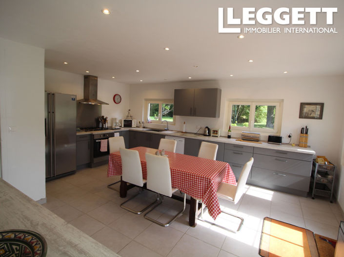 Image No.6-4 Bed House for sale