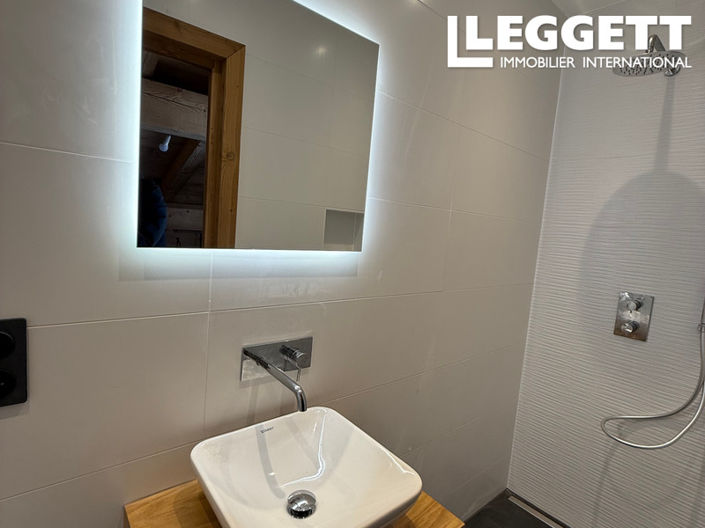 Image No.10-3 Bed Apartment for sale