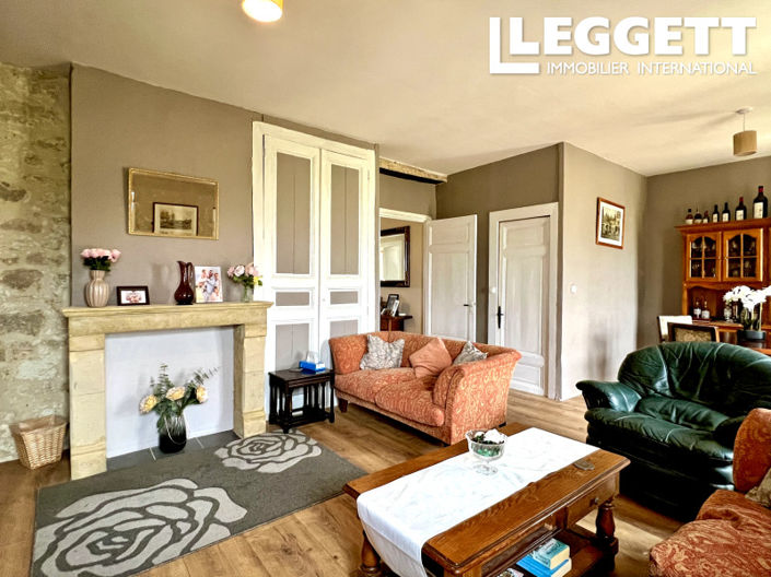 Image No.8-6 Bed House for sale