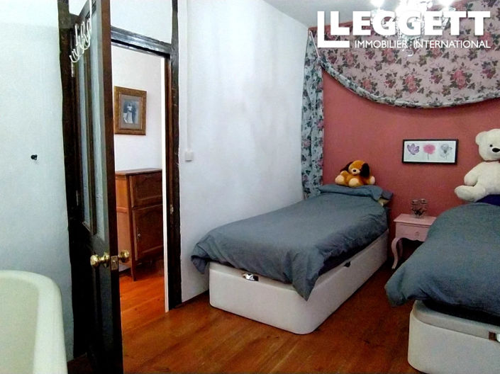 Image No.10-3 Bed House for sale