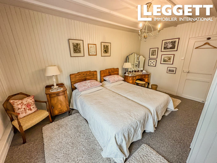 Image No.10-3 Bed House for sale