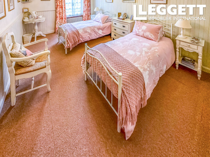 Image No.8-3 Bed House for sale