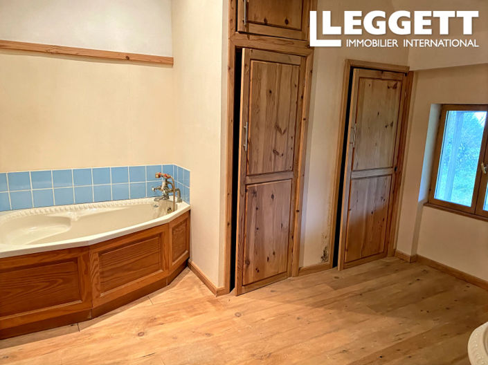 Image No.10-3 Bed House for sale