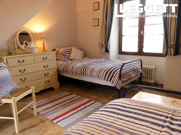 Image No.6-5 Bed House for sale