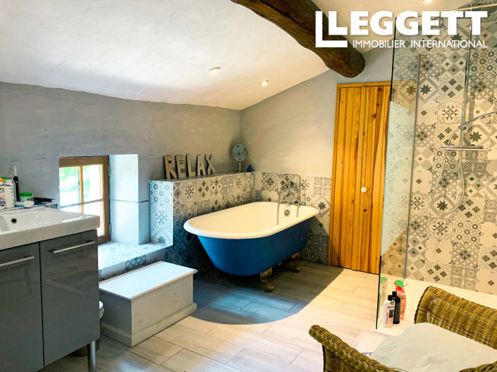 Image No.7-5 Bed House for sale