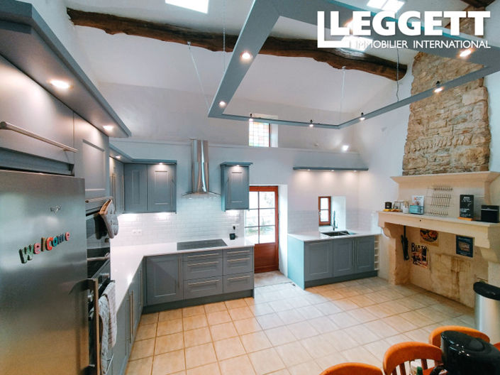 Image No.8-5 Bed House for sale