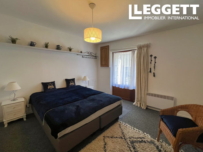 Image No.8-2 Bed House for sale