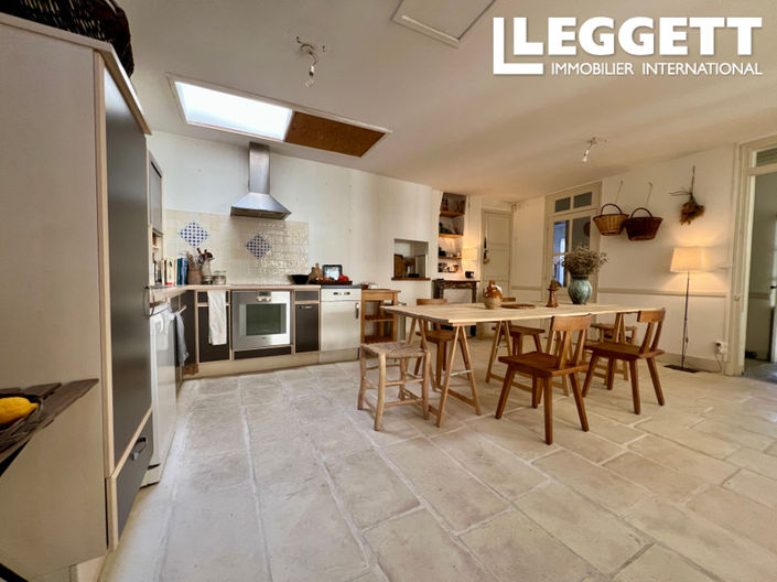 Image No.2-8 Bed House for sale