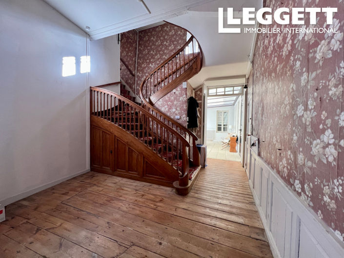 Image No.7-8 Bed House for sale