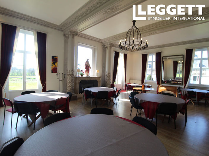 Image No.3-Châteaux de 24 chambres à vendre à Gehée