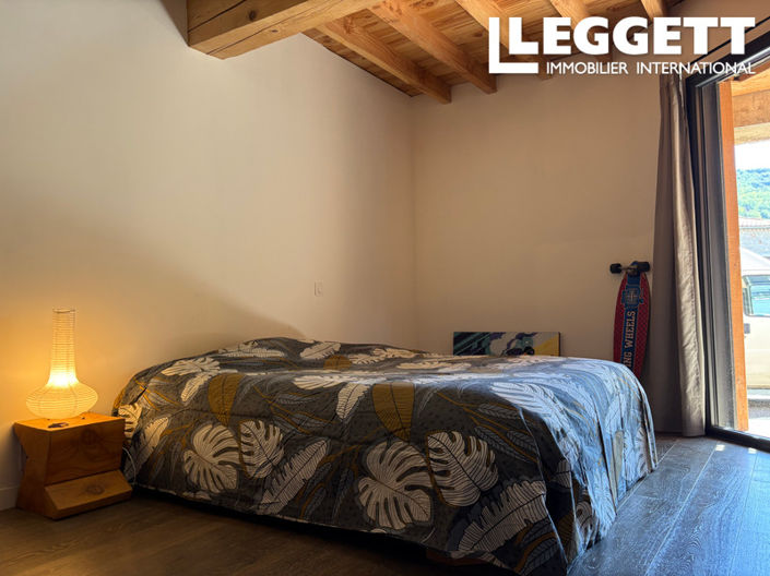 Image No.5-2 Bed House for sale
