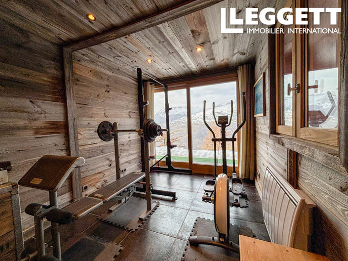 Image No.6-8 Bed House for sale