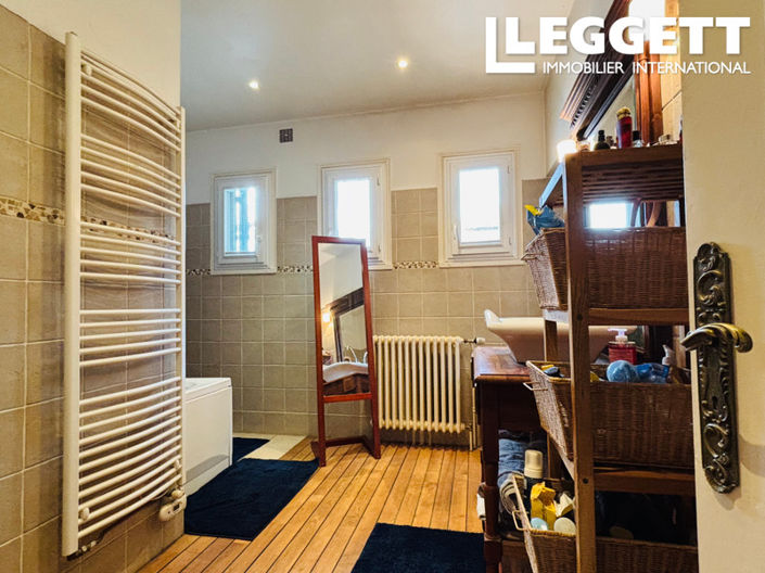 Image No.9-6 Bed House for sale