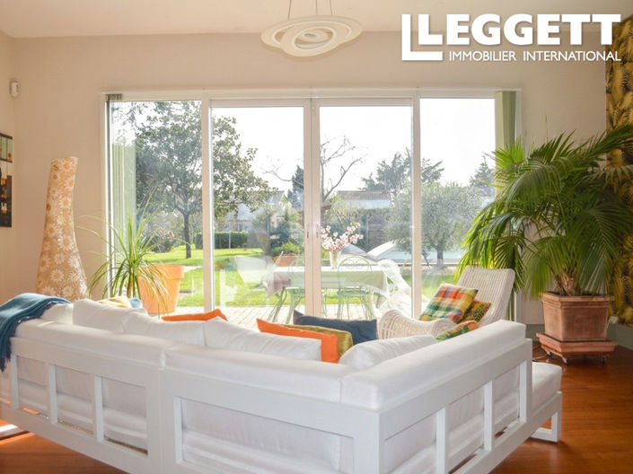 Image No.5-6 Bed House for sale