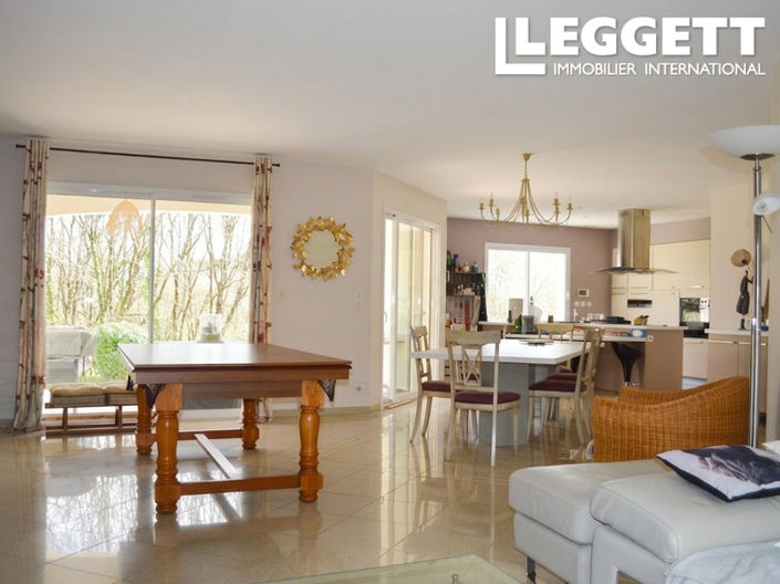 Image No.6-4 Bed House for sale