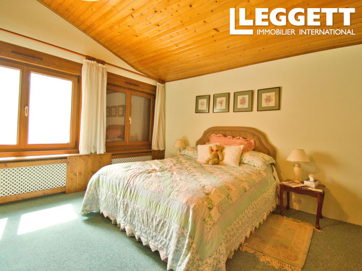 Image No.8-3 Bed House for sale