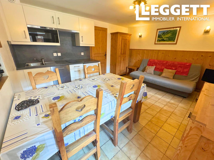 Image No.6-5 Bed House for sale