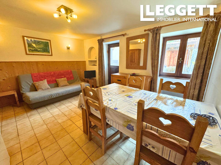 Image No.9-5 Bed House for sale