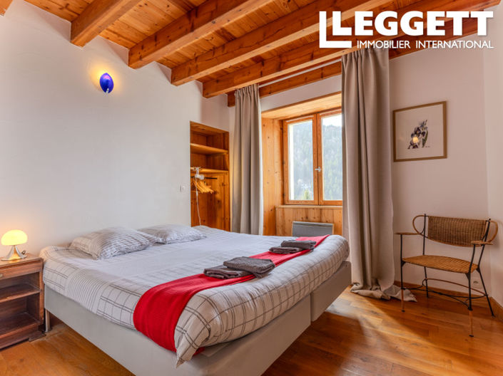 Image No.10-11 Bed House for sale