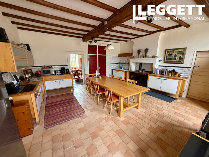 Image No.6-8 Bed House for sale